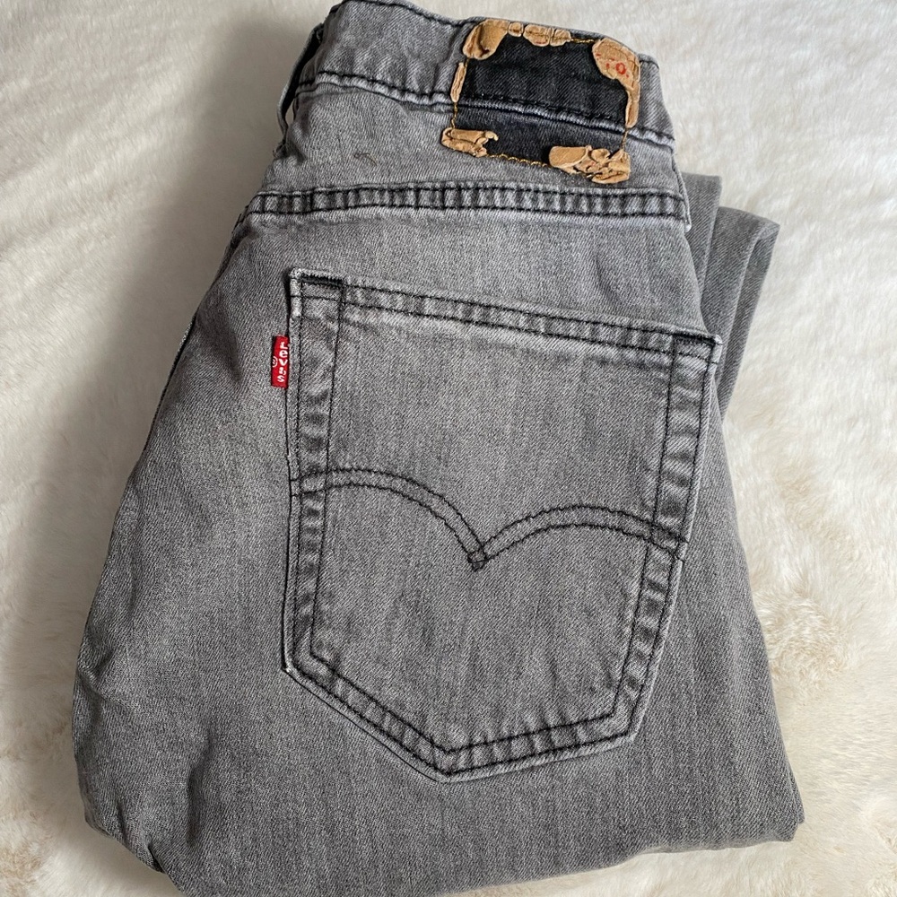 Grey Levi’s Jeans